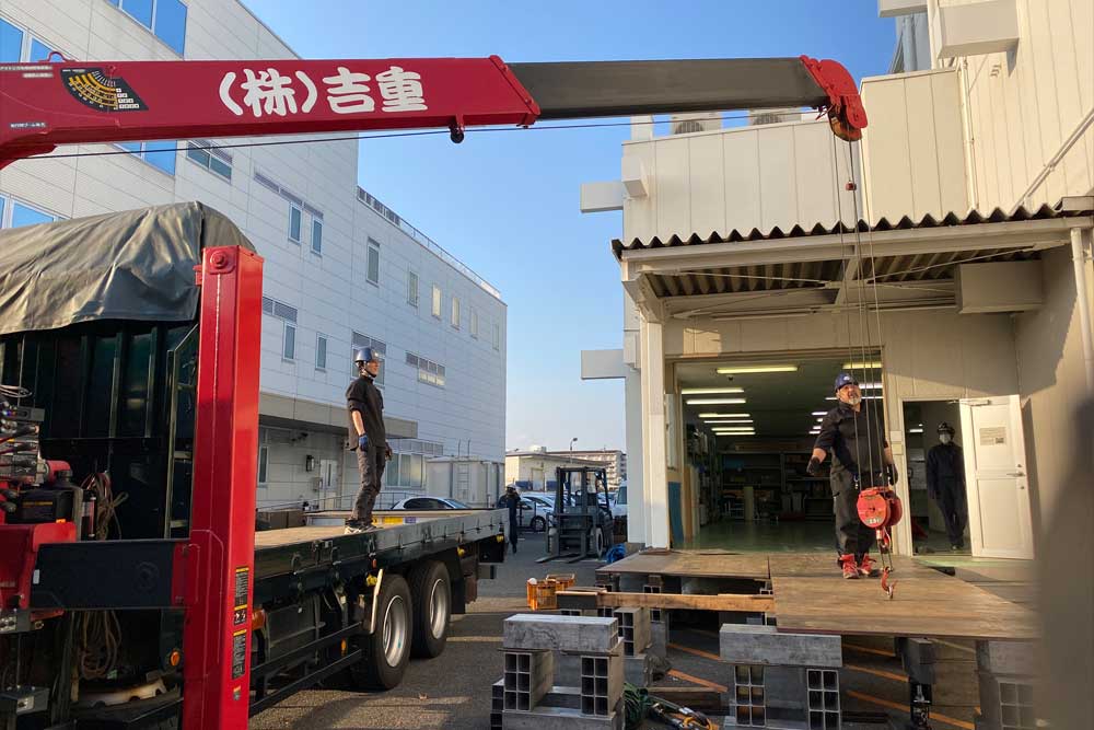 写真：搬入・設置作業風景