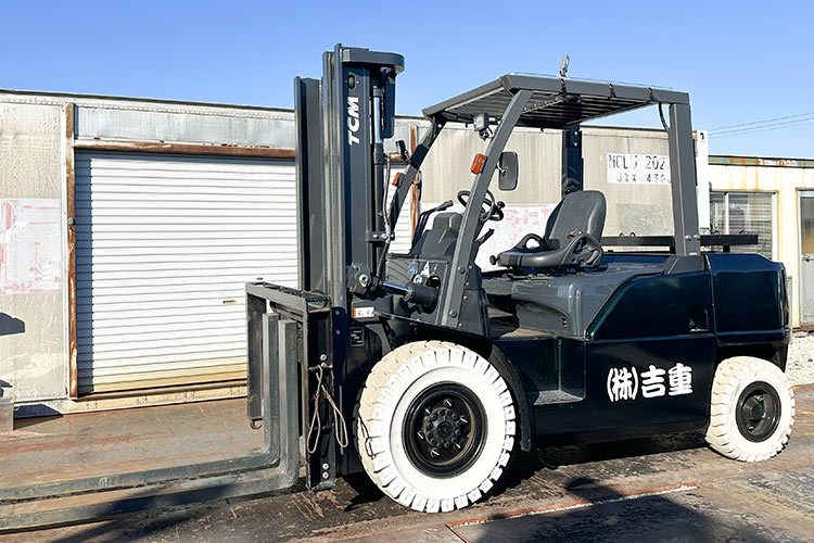 写真：5ｔフォークリフト