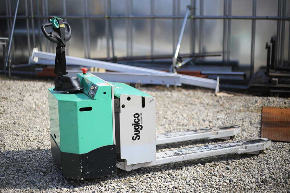 写真：3ｔ電動ローリフト